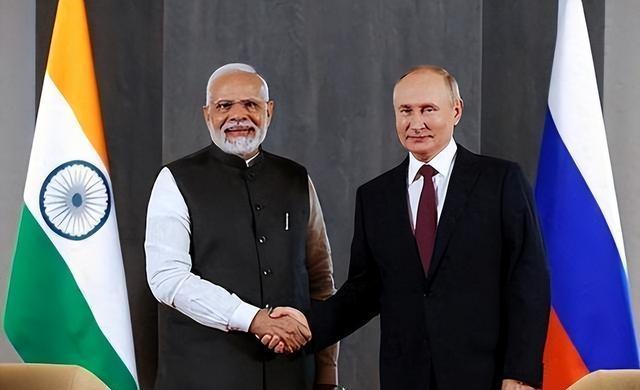 普京抵达印度 莫迪亲自到机场迎接 全天候友谊认证